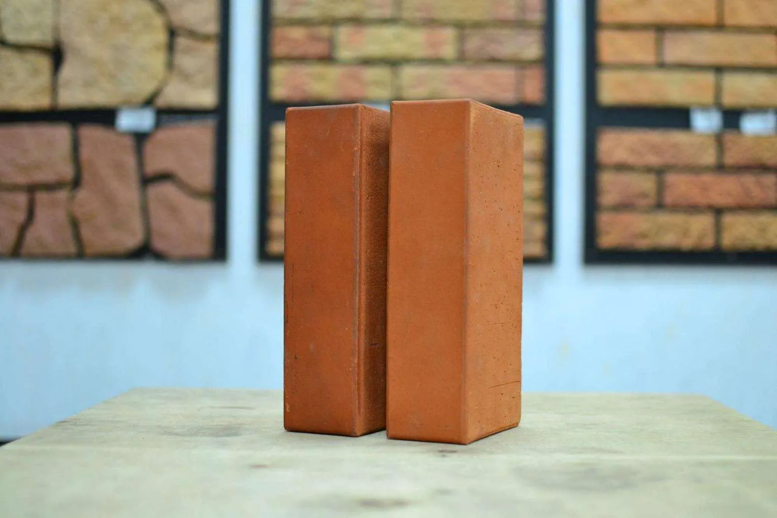 Два кирпича Два кирпича